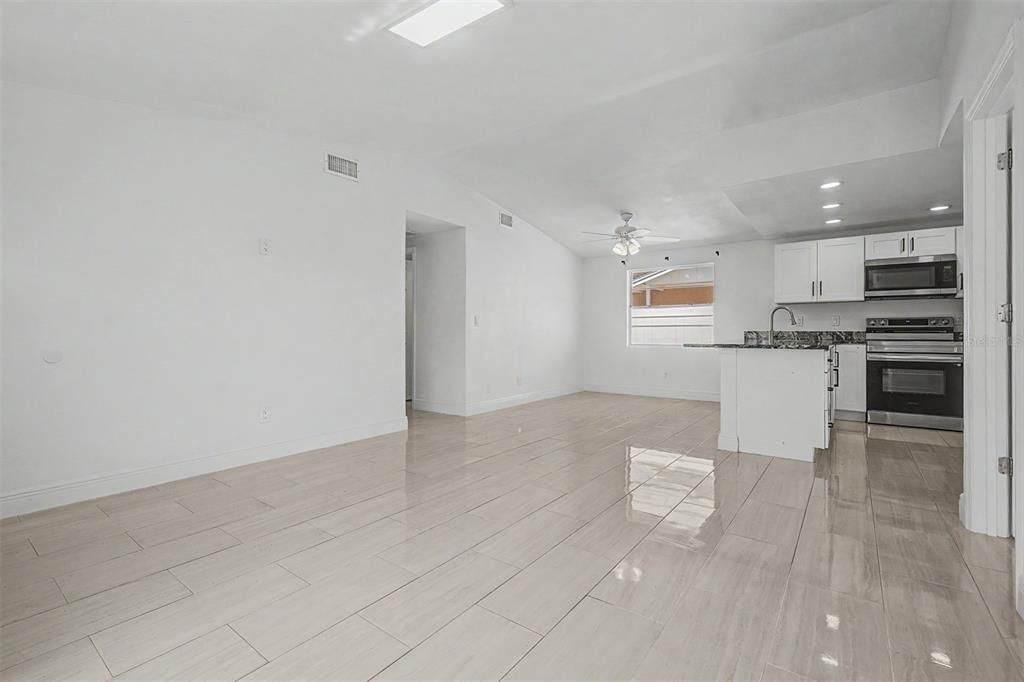 For Sale: $359,900 (3 beds, 2 baths, 1132 Square Feet)