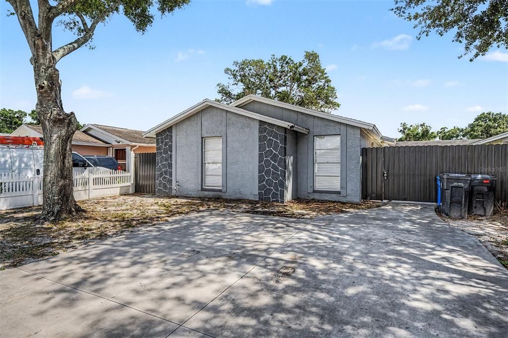 For Sale: $359,900 (3 beds, 2 baths, 1132 Square Feet)