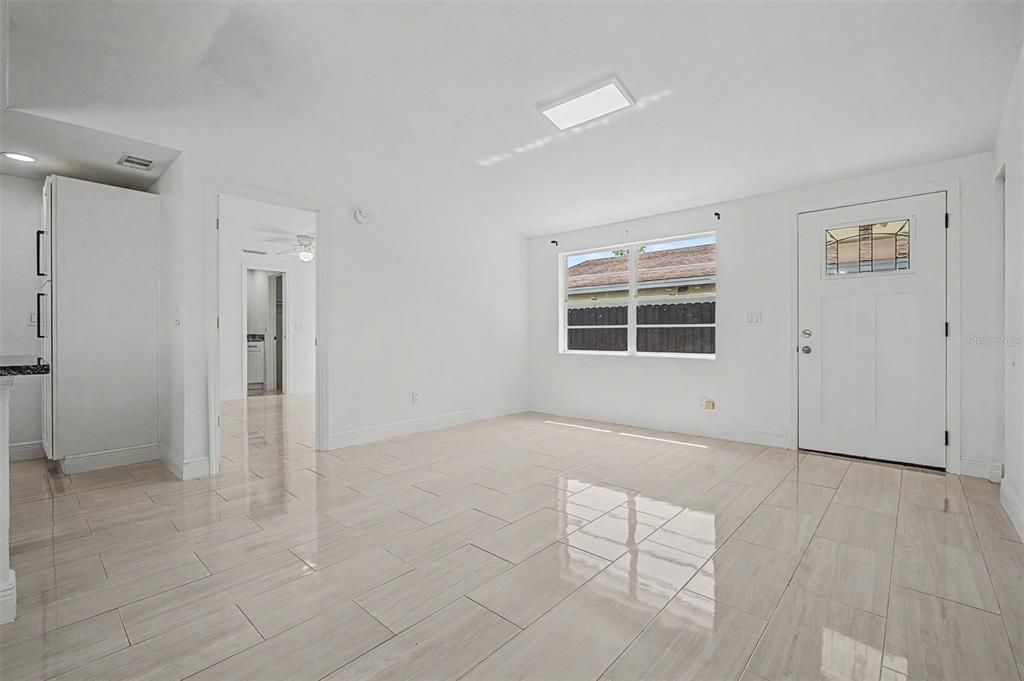 For Sale: $359,900 (3 beds, 2 baths, 1132 Square Feet)