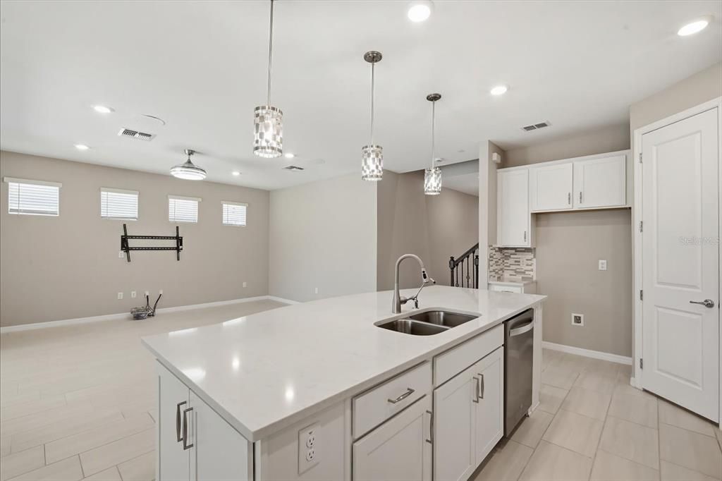 For Sale: $650,000 (4 beds, 3 baths, 2736 Square Feet)