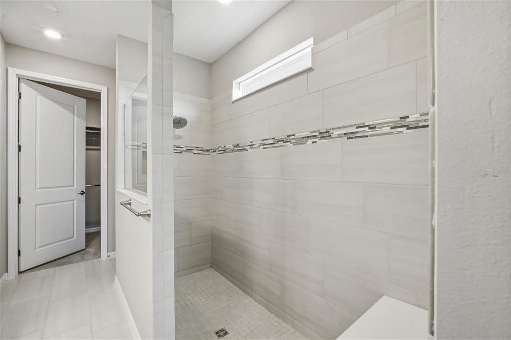 For Sale: $650,000 (4 beds, 3 baths, 2736 Square Feet)