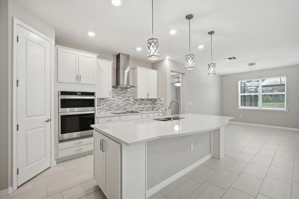 For Sale: $650,000 (4 beds, 3 baths, 2736 Square Feet)