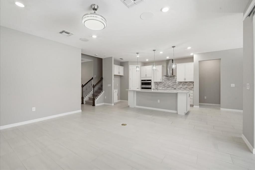 For Sale: $650,000 (4 beds, 3 baths, 2736 Square Feet)