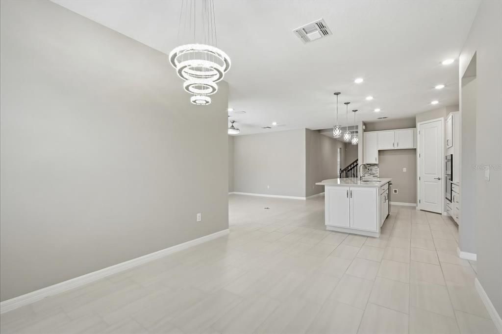 For Sale: $650,000 (4 beds, 3 baths, 2736 Square Feet)