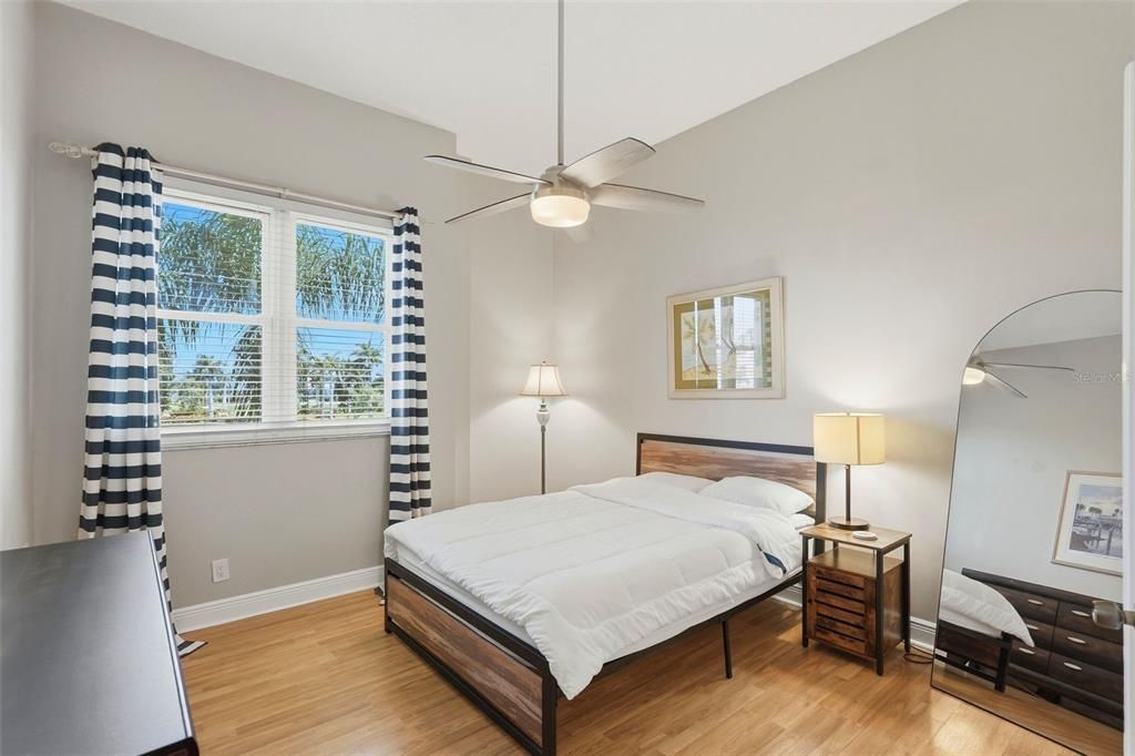 For Sale: $385,000 (2 beds, 2 baths, 1140 Square Feet)