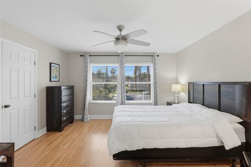 For Sale: $385,000 (2 beds, 2 baths, 1140 Square Feet)