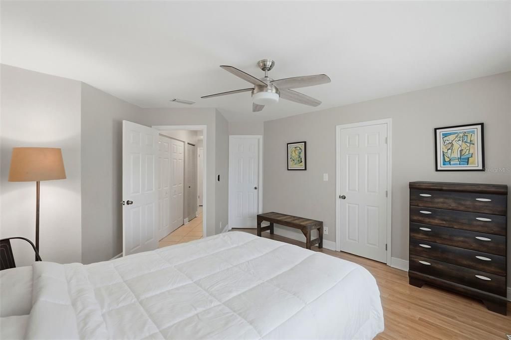 For Sale: $385,000 (2 beds, 2 baths, 1140 Square Feet)