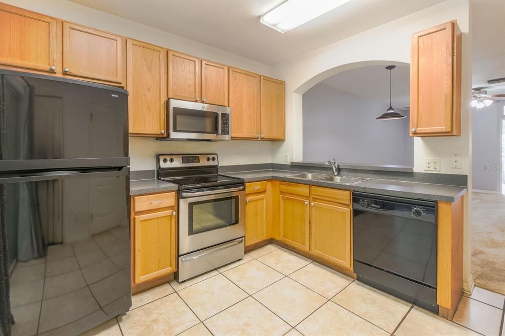 For Sale: $270,000 (3 beds, 2 baths, 1337 Square Feet)