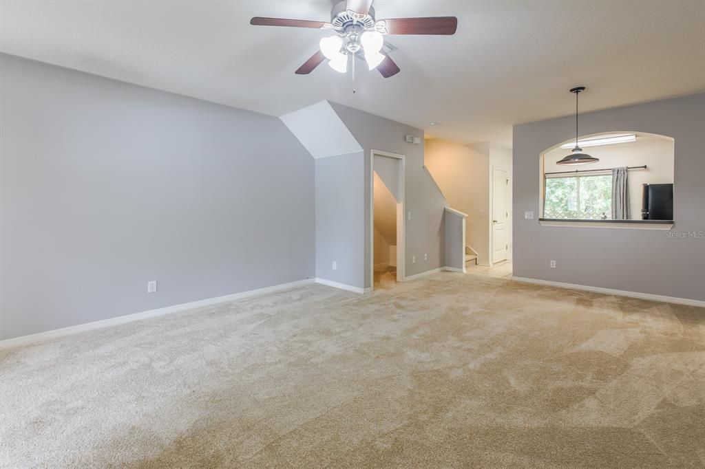 For Sale: $270,000 (3 beds, 2 baths, 1337 Square Feet)