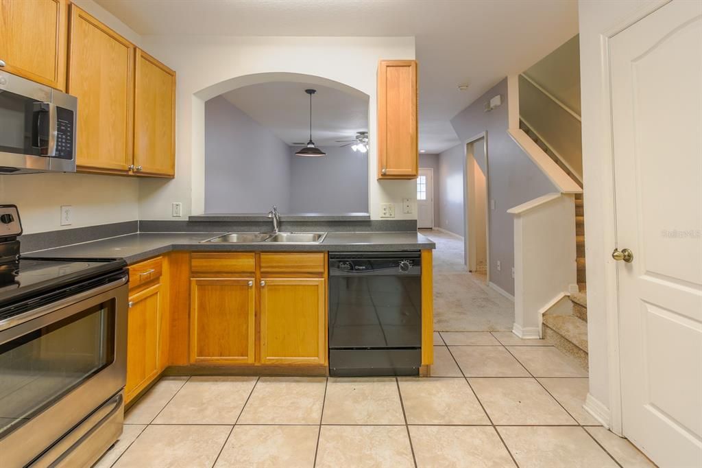 For Sale: $270,000 (3 beds, 2 baths, 1337 Square Feet)