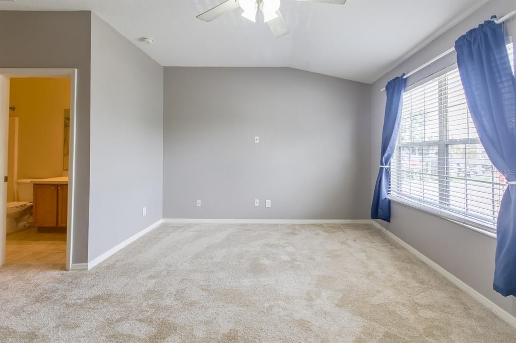 For Sale: $270,000 (3 beds, 2 baths, 1337 Square Feet)