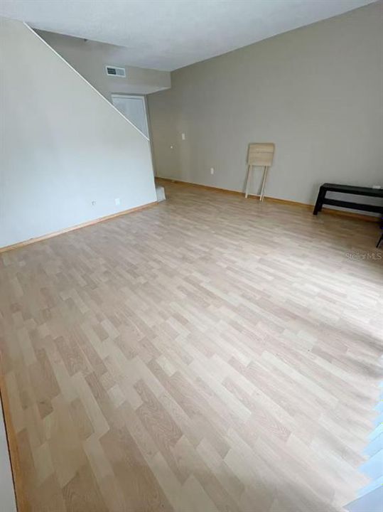 For Sale: $159,500 (2 beds, 2 baths, 1098 Square Feet)