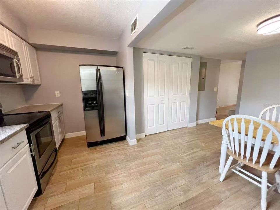 For Sale: $159,500 (2 beds, 2 baths, 1098 Square Feet)