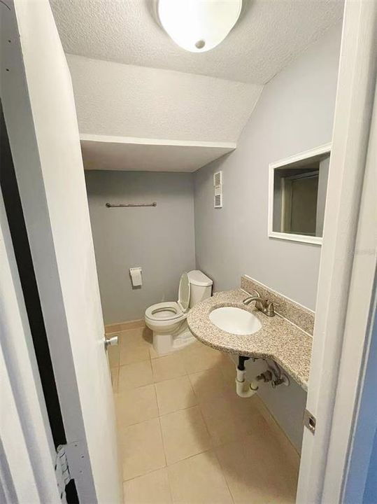 For Sale: $159,500 (2 beds, 2 baths, 1098 Square Feet)