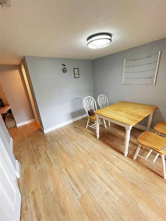 For Sale: $159,500 (2 beds, 2 baths, 1098 Square Feet)