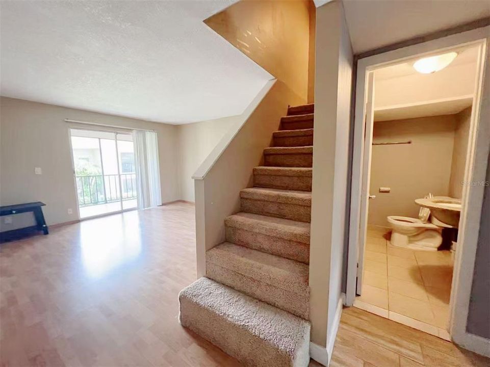 For Sale: $159,500 (2 beds, 2 baths, 1098 Square Feet)