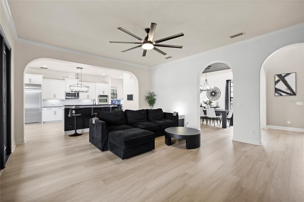 For Sale: $839,000 (5 beds, 4 baths, 4114 Square Feet)