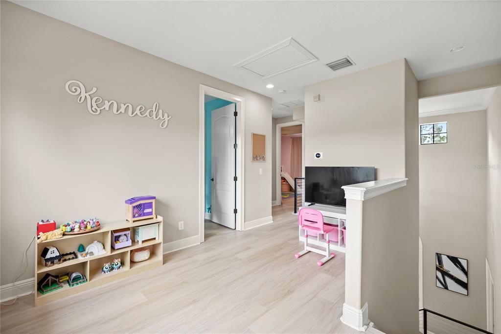 For Sale: $839,000 (5 beds, 4 baths, 4114 Square Feet)