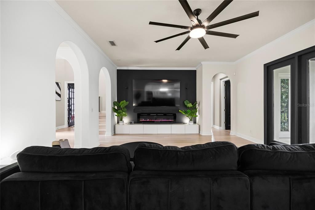 For Sale: $839,000 (5 beds, 4 baths, 4114 Square Feet)