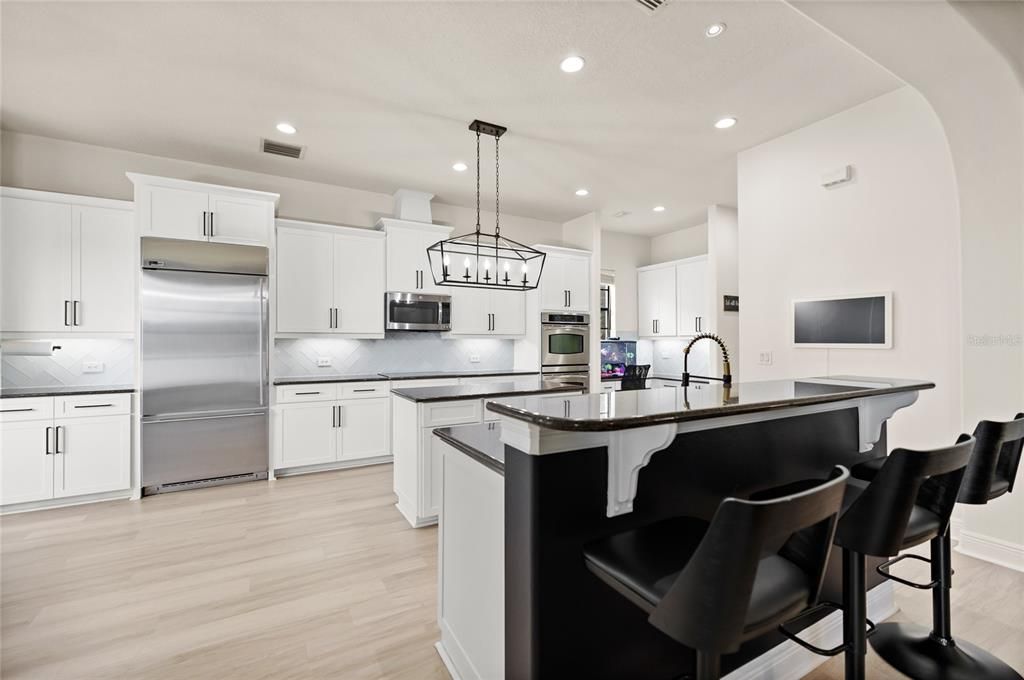 For Sale: $839,000 (5 beds, 4 baths, 4114 Square Feet)