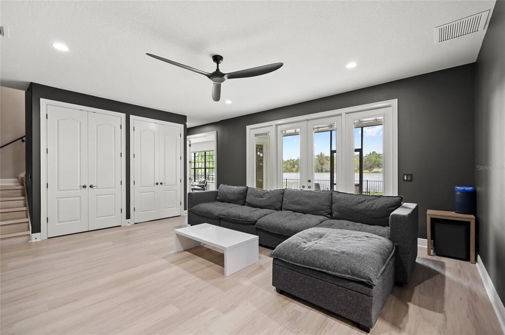 For Sale: $839,000 (5 beds, 4 baths, 4114 Square Feet)