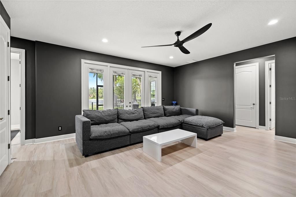 For Sale: $839,000 (5 beds, 4 baths, 4114 Square Feet)
