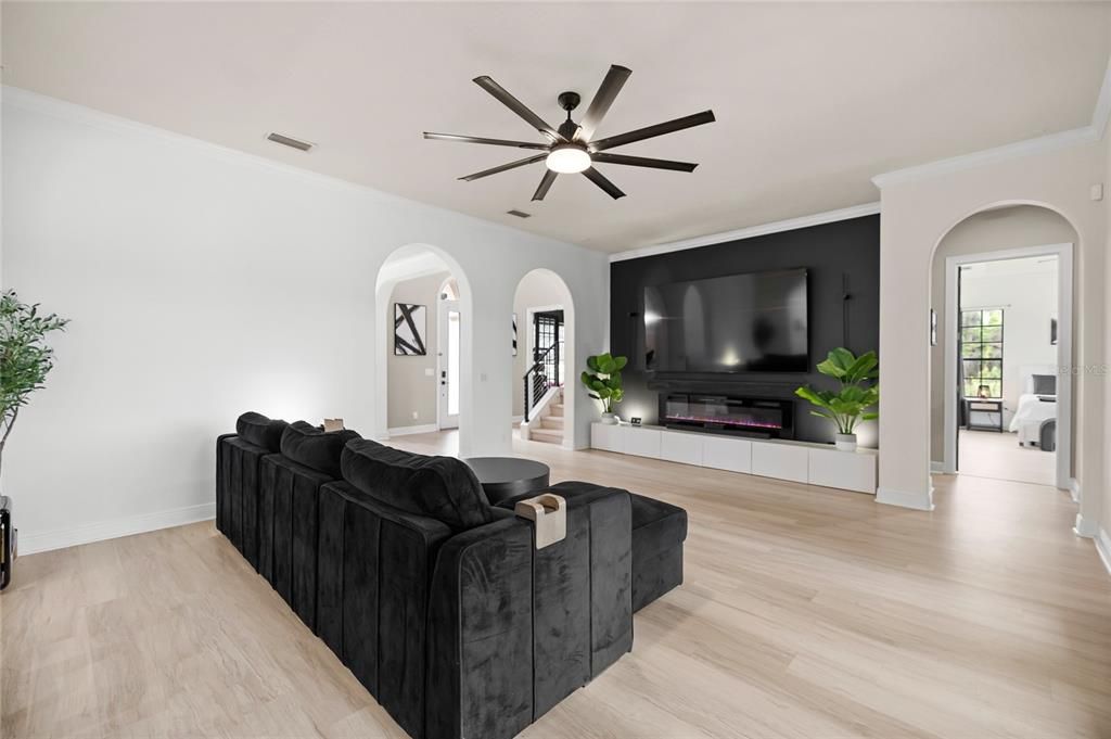For Sale: $839,000 (5 beds, 4 baths, 4114 Square Feet)