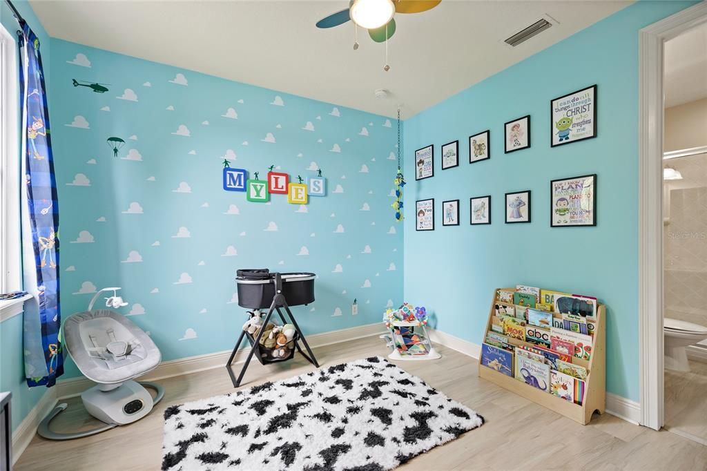 For Sale: $839,000 (5 beds, 4 baths, 4114 Square Feet)