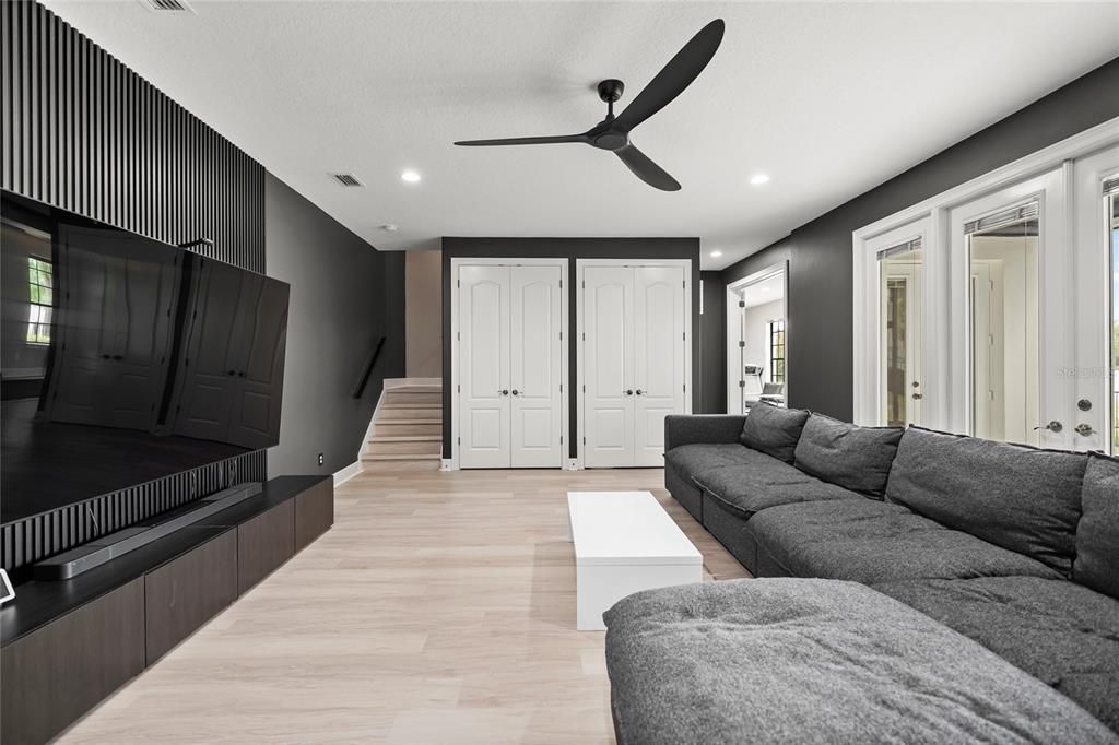 For Sale: $839,000 (5 beds, 4 baths, 4114 Square Feet)