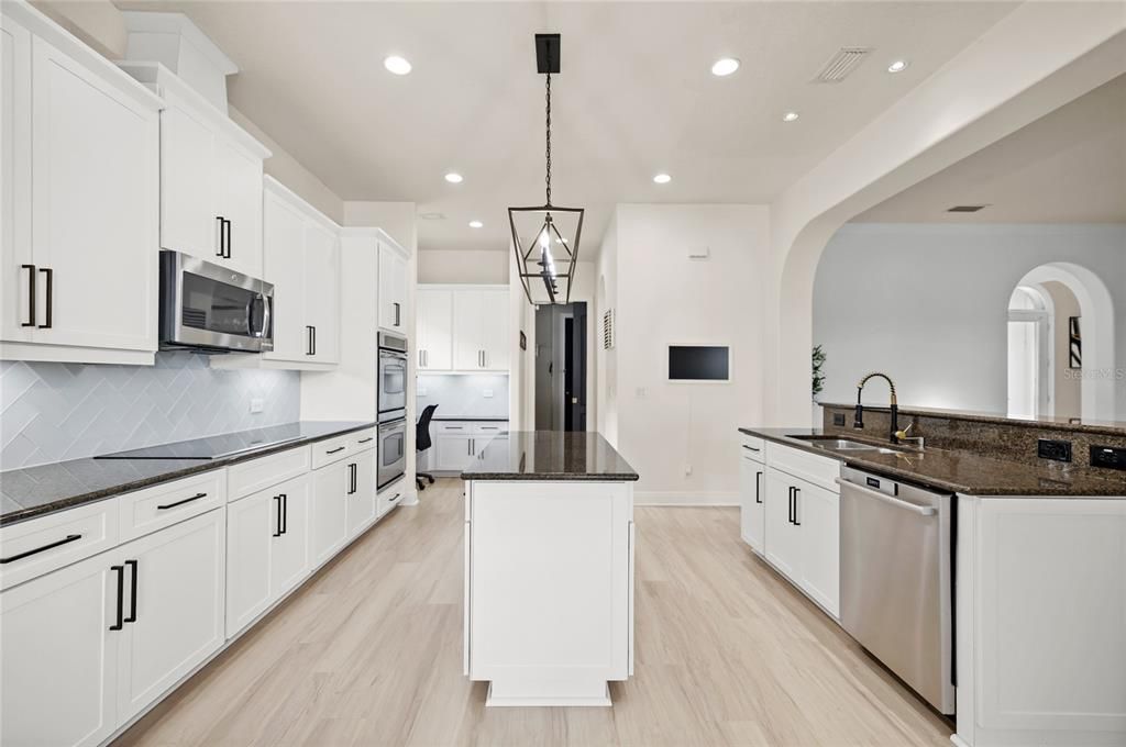 For Sale: $839,000 (5 beds, 4 baths, 4114 Square Feet)