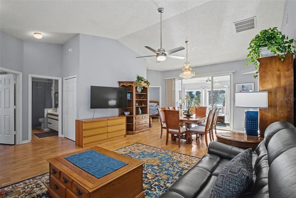 For Rent: $2,800 (2 beds, 2 baths, 1430 Square Feet)