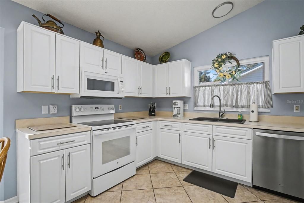 For Rent: $2,800 (2 beds, 2 baths, 1430 Square Feet)