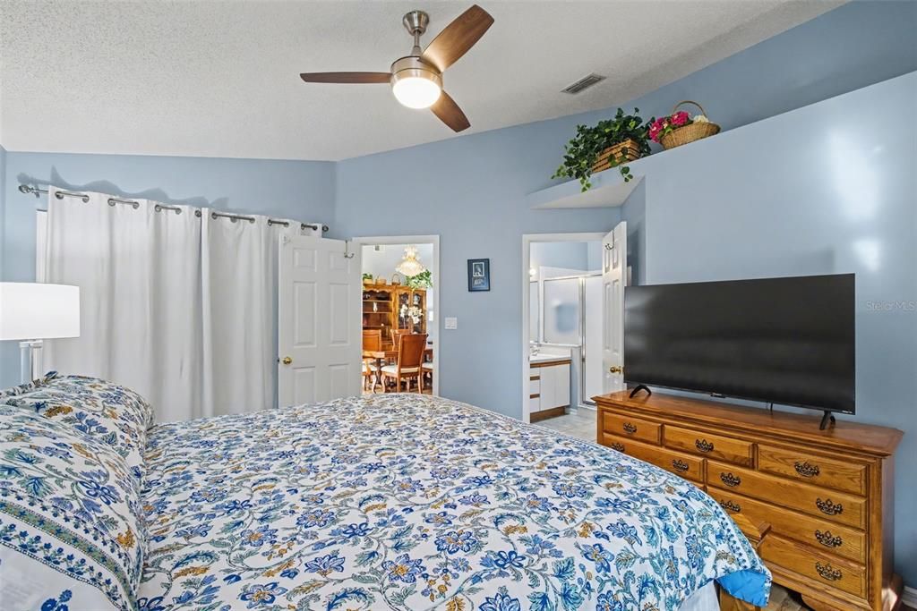 For Rent: $2,800 (2 beds, 2 baths, 1430 Square Feet)