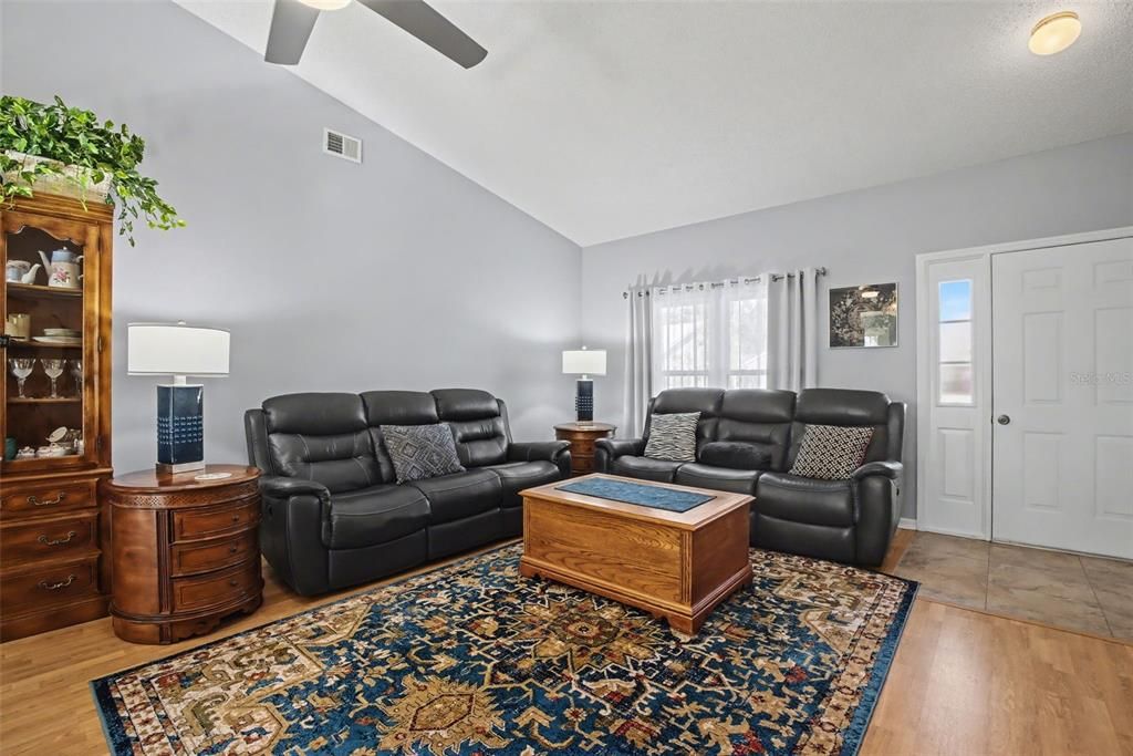 For Rent: $2,800 (2 beds, 2 baths, 1430 Square Feet)