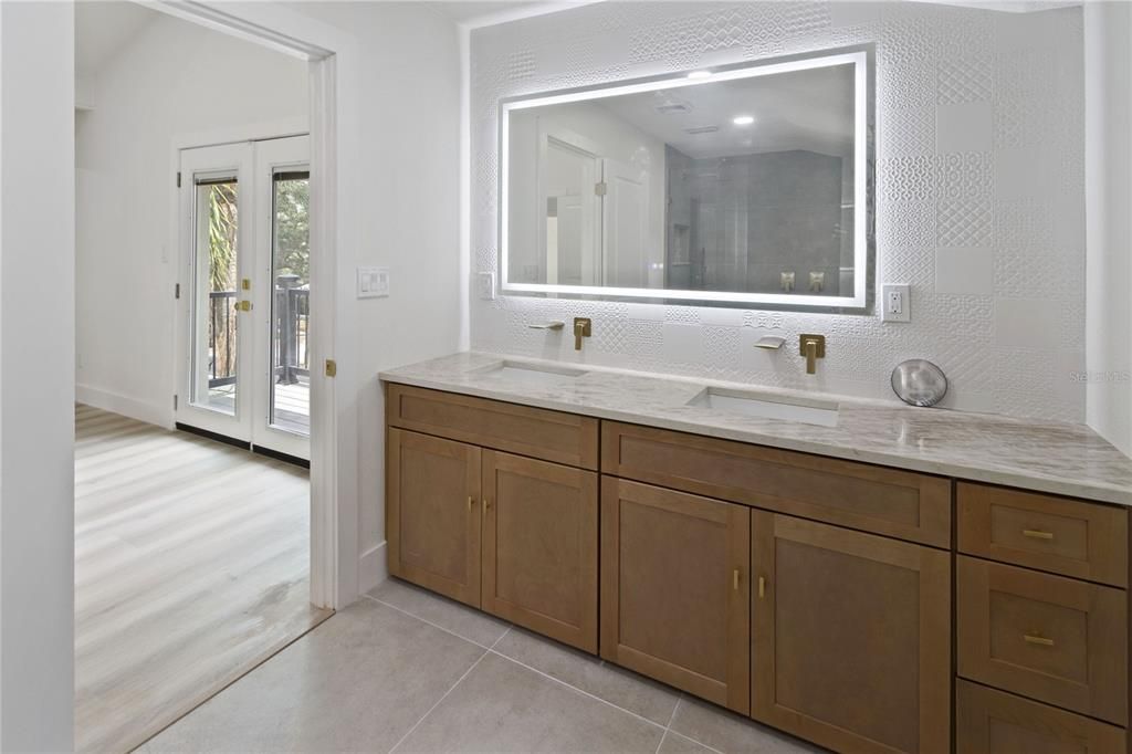 For Sale: $1,090,000 (4 beds, 3 baths, 2202 Square Feet)