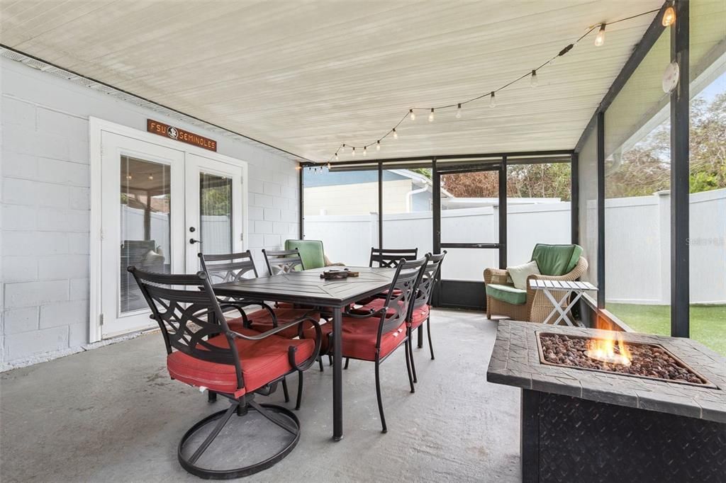 Active With Contract: $410,000 (3 beds, 2 baths, 1341 Square Feet)