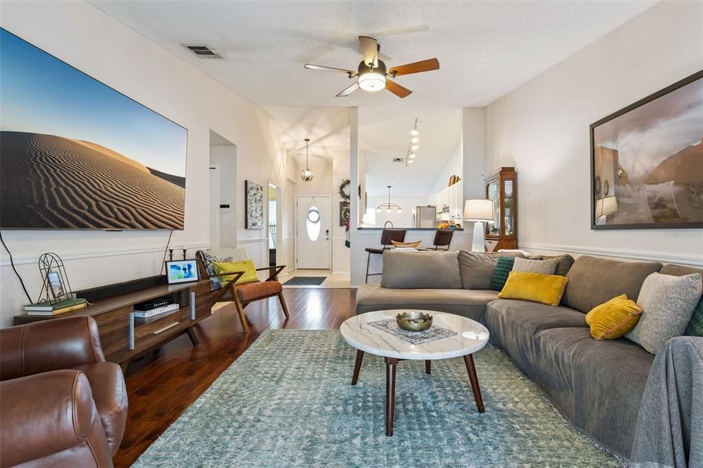 Active With Contract: $410,000 (3 beds, 2 baths, 1341 Square Feet)