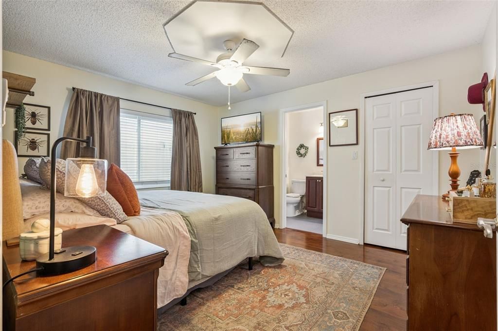Active With Contract: $410,000 (3 beds, 2 baths, 1341 Square Feet)