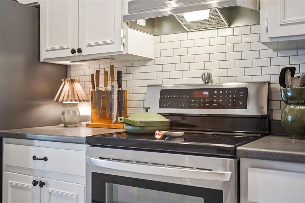 Active With Contract: $410,000 (3 beds, 2 baths, 1341 Square Feet)