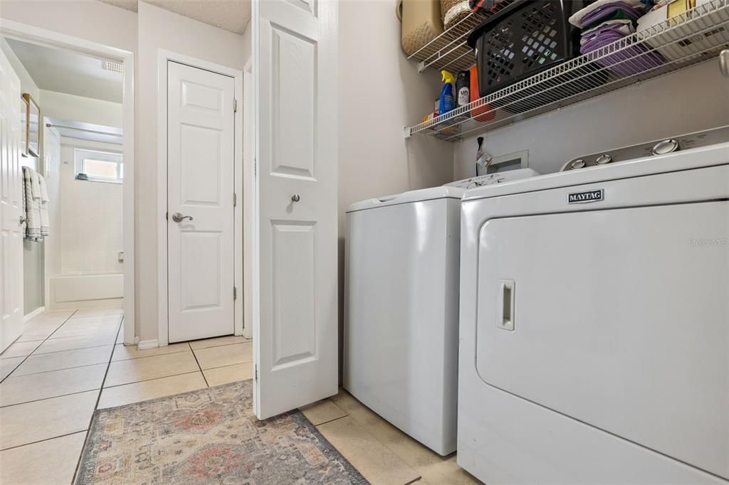 Active With Contract: $410,000 (3 beds, 2 baths, 1341 Square Feet)