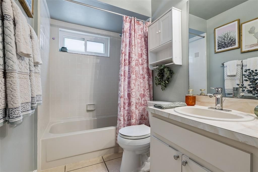 Active With Contract: $410,000 (3 beds, 2 baths, 1341 Square Feet)