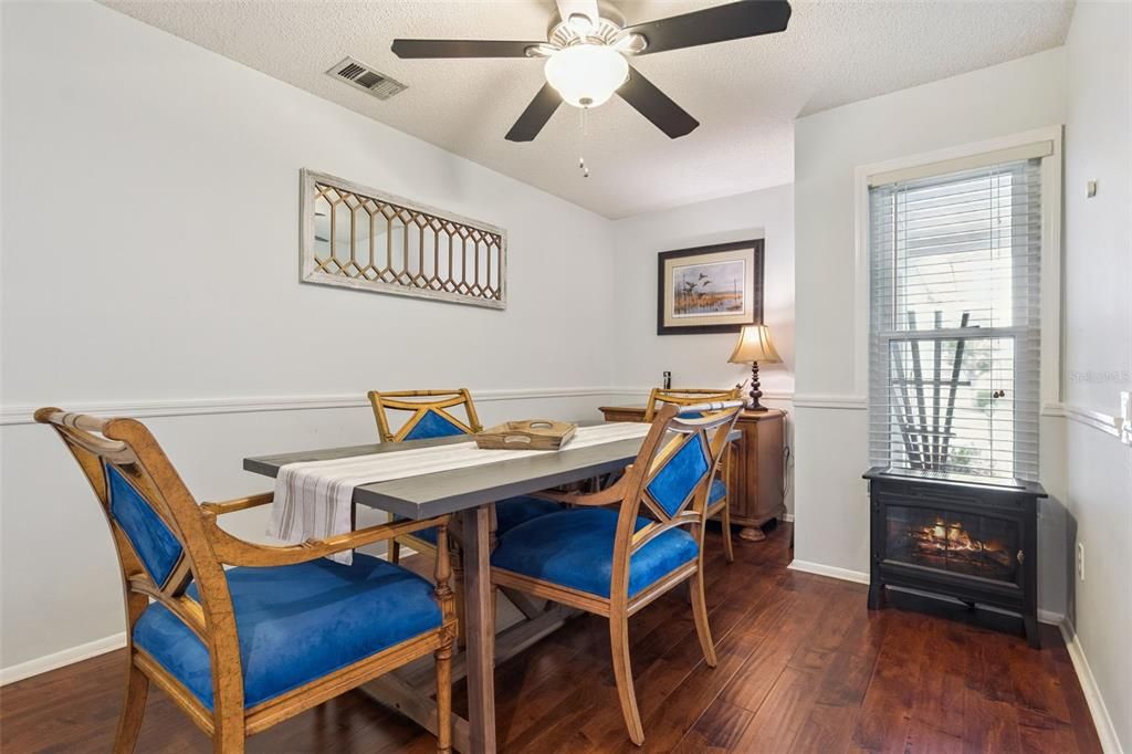 Active With Contract: $410,000 (3 beds, 2 baths, 1341 Square Feet)