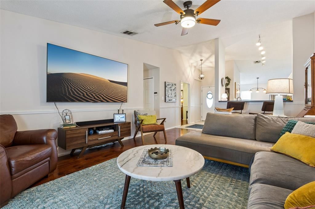Active With Contract: $410,000 (3 beds, 2 baths, 1341 Square Feet)