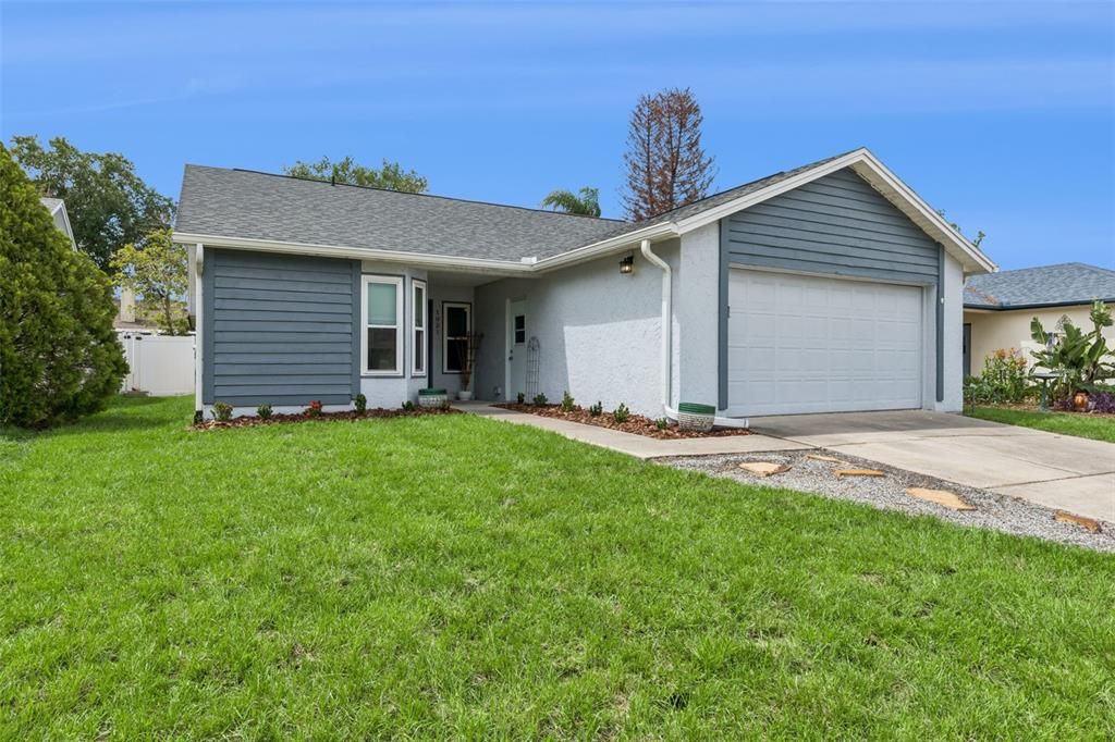 Active With Contract: $410,000 (3 beds, 2 baths, 1341 Square Feet)