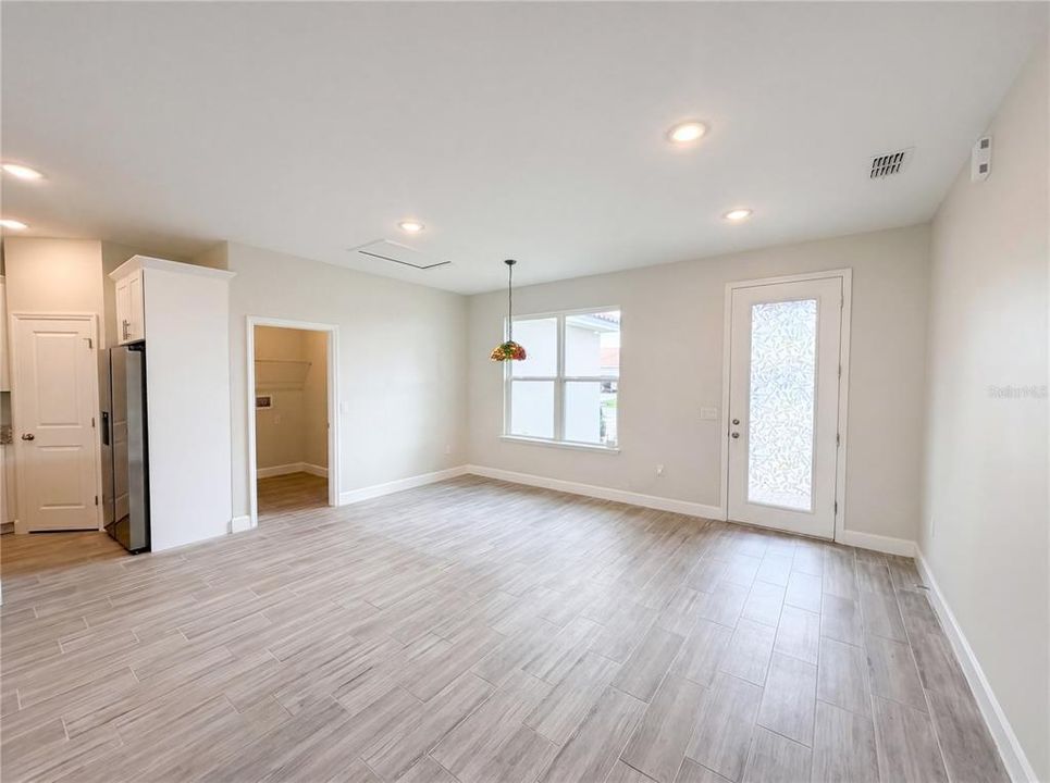 For Sale: $285,000 (4 beds, 2 baths, 1682 Square Feet)
