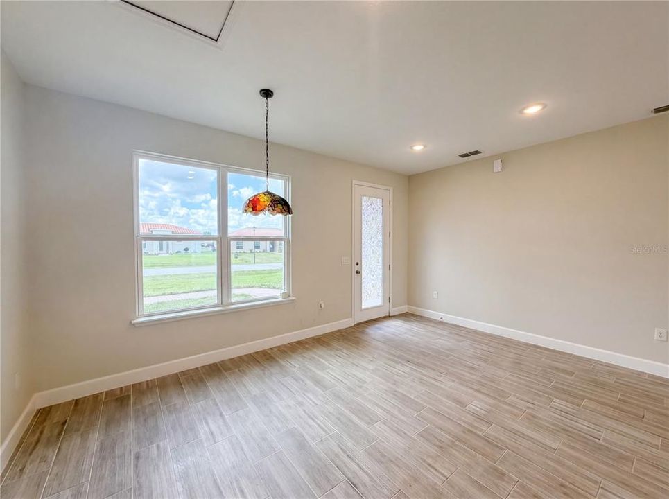 For Sale: $285,000 (4 beds, 2 baths, 1682 Square Feet)