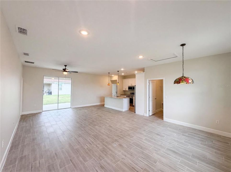 For Sale: $285,000 (4 beds, 2 baths, 1682 Square Feet)