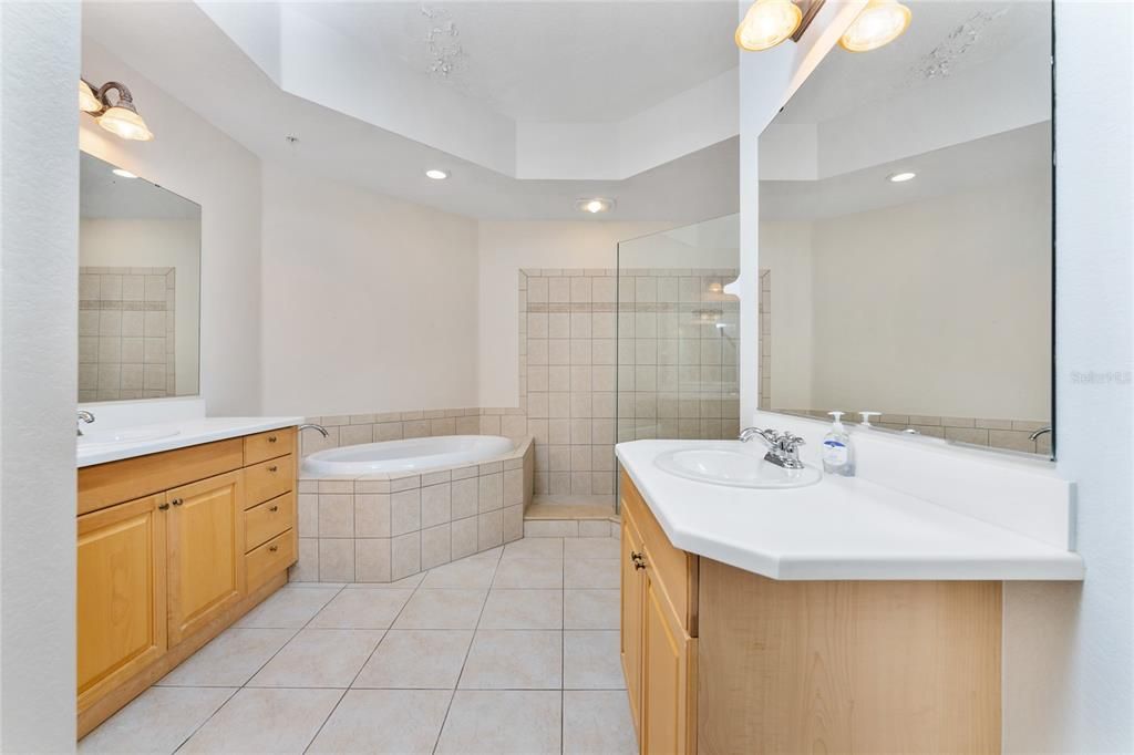 For Rent: $1,950 (3 beds, 2 baths, 1915 Square Feet)