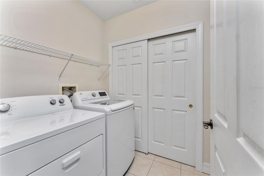 For Rent: $1,950 (3 beds, 2 baths, 1915 Square Feet)