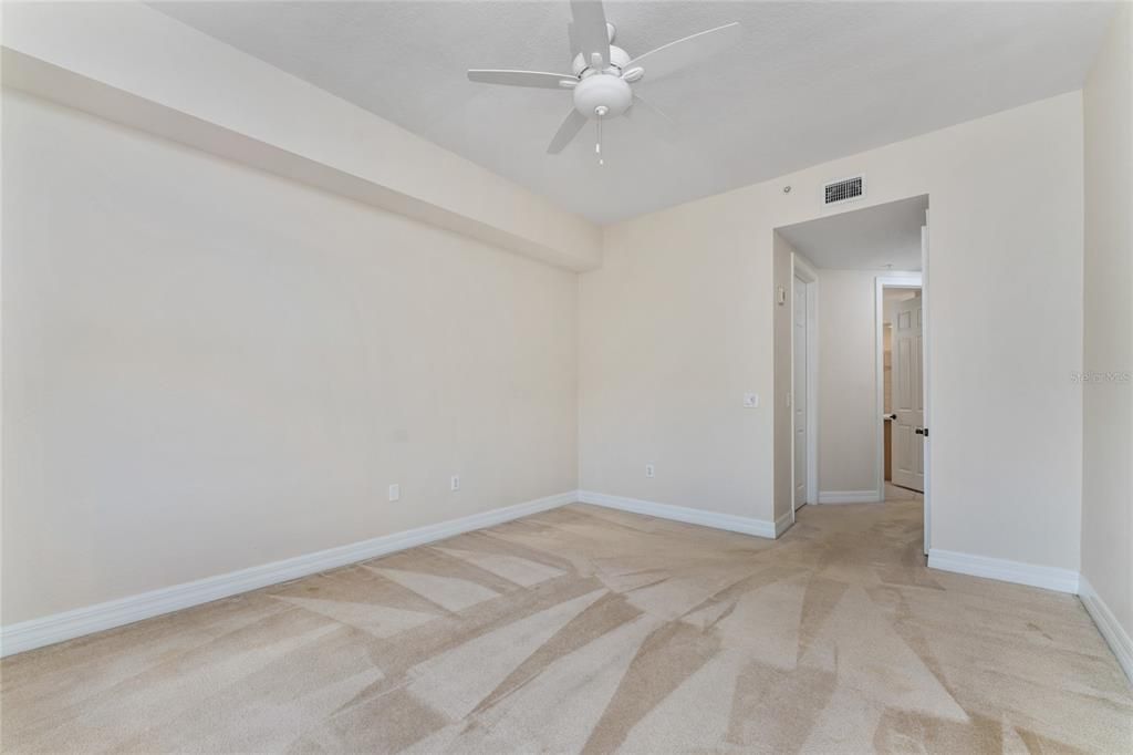 For Rent: $1,950 (3 beds, 2 baths, 1915 Square Feet)